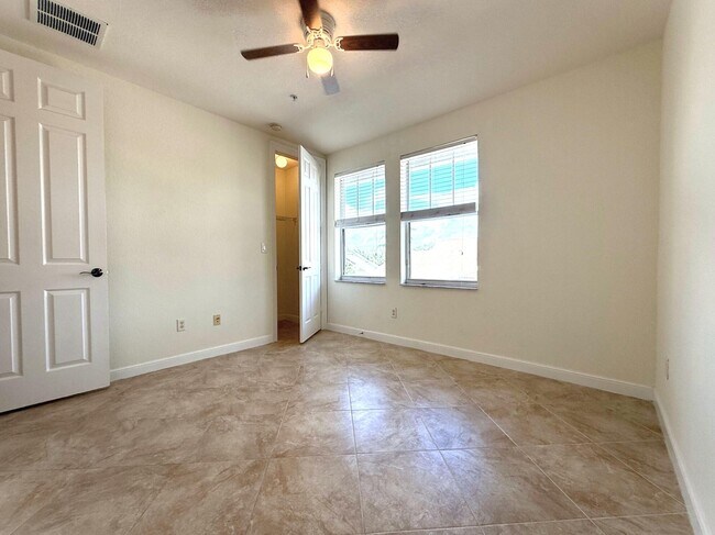 Building Photo - 960 Millbrae Ct