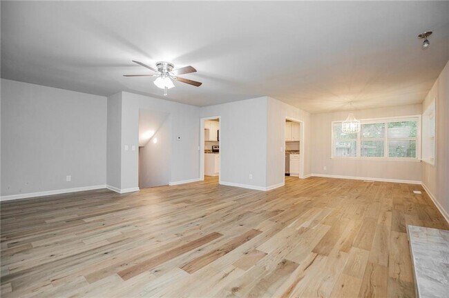 Building Photo - 41 Gore Ln