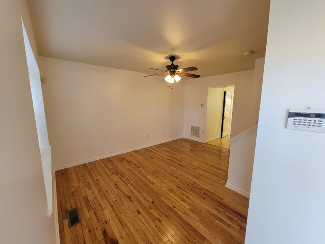 Building Photo - 815 Stoll St