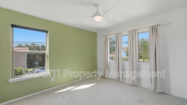Building Photo - 1198 Green Hill Dr