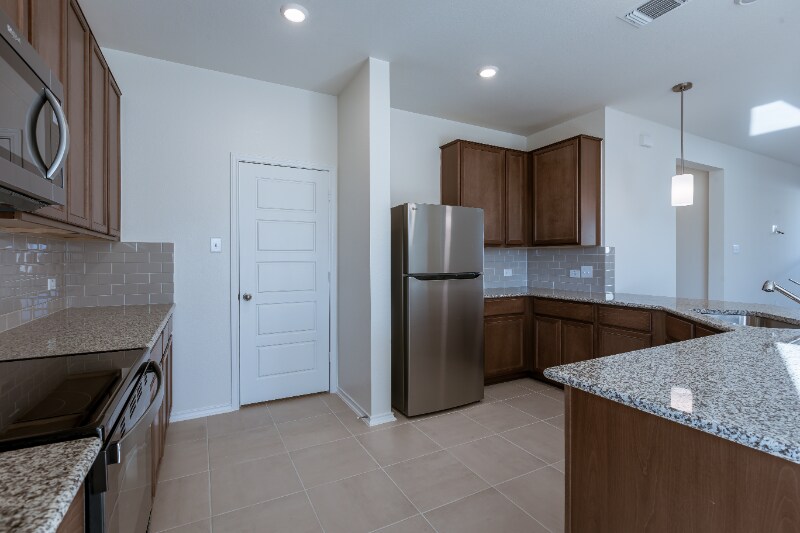 Building Photo - 1400 Carriageway Dr