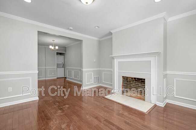 Building Photo - 915 W Lombard St
