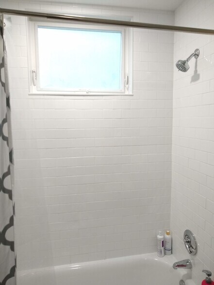 Building Photo - 17 Ashley St