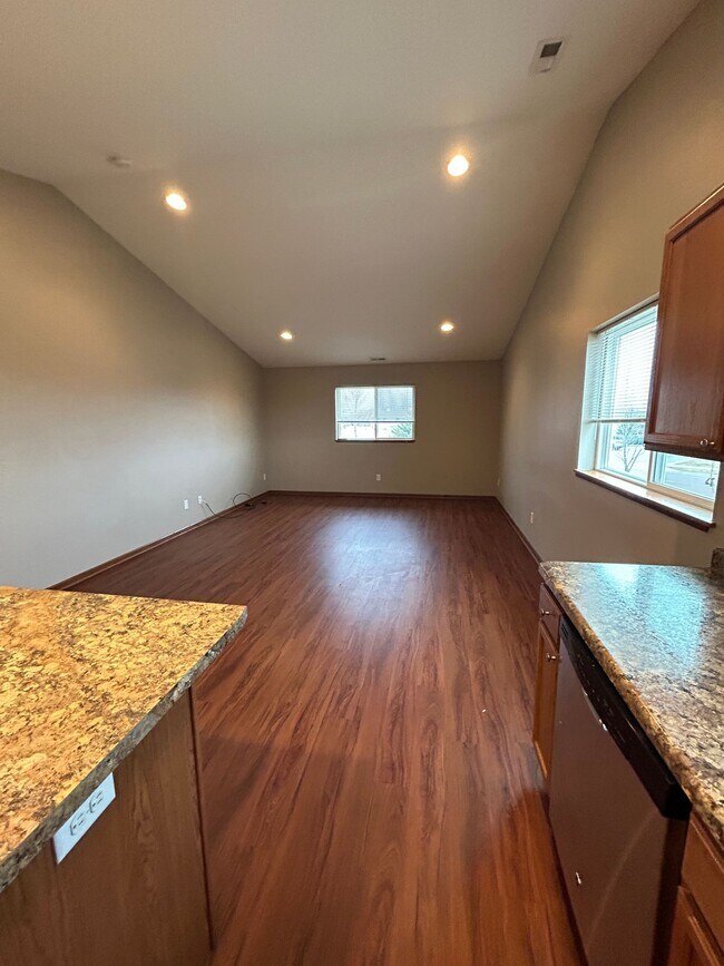 Building Photo - Stadium Commons Lower Unit