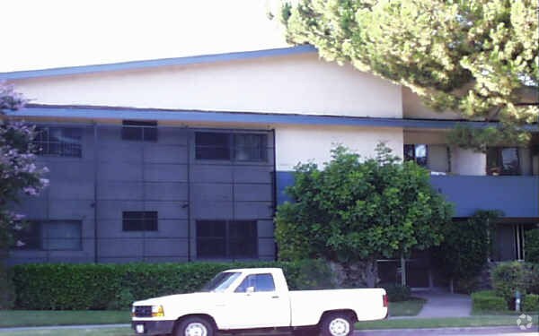 Building Photo - Sherman Way