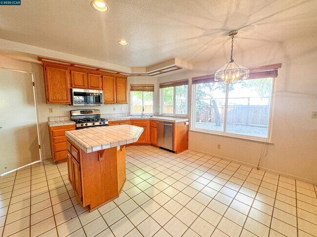Building Photo - 115 Bermuda Ct