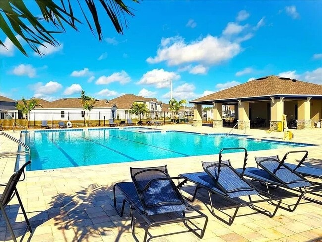 Building Photo - 680 Reggie Rd