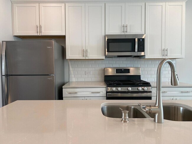 Building Photo - 702 Gimari Dr