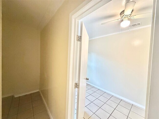 Building Photo - 7221 Ellington Cir