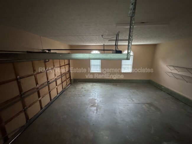 Building Photo - 129 Wagon Wheel Cir