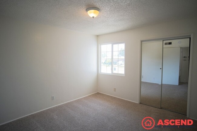 Building Photo - Darling Home in East Bakersfield!