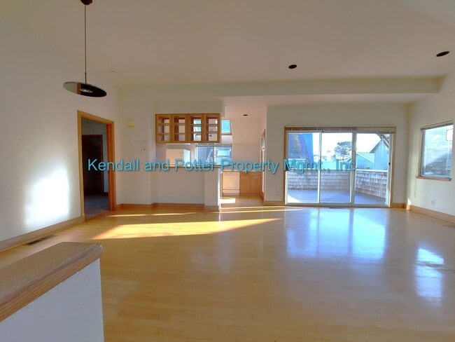 Building Photo - Unique Yacht Harbor 3bed/2bath Home with S...