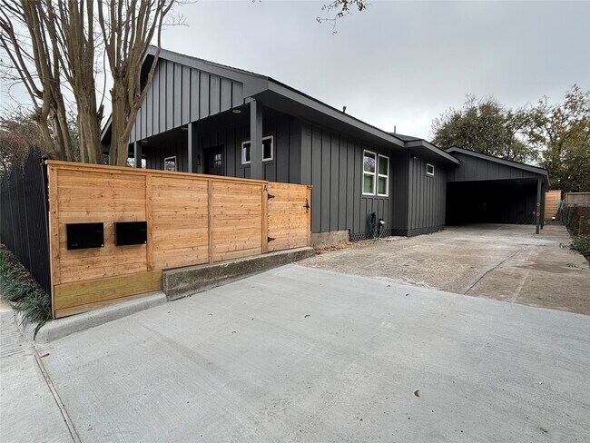 Building Photo - 430 N Hutcheson St