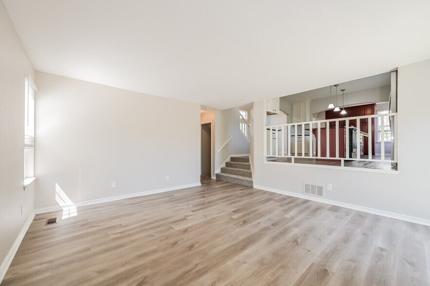 Building Photo - 5800 S Rock Creek Dr