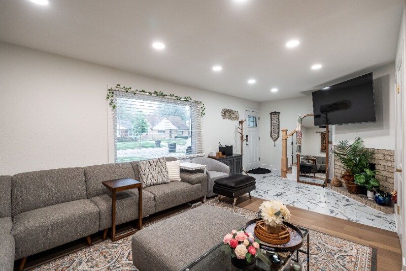 Building Photo - 555 N 105th St