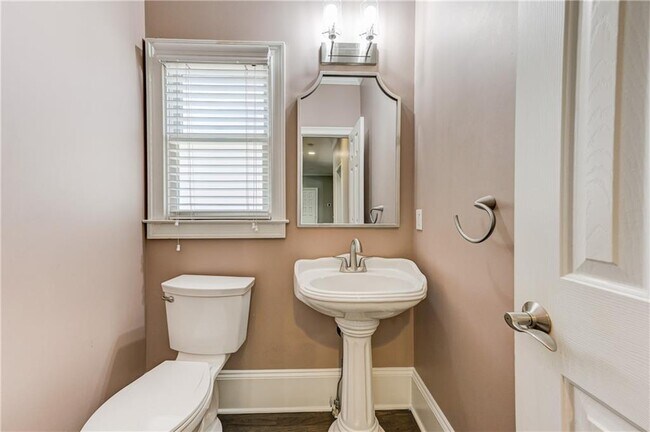 Building Photo - 2745 Lenox Rd NE