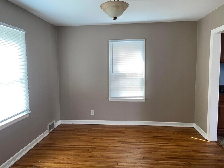 Building Photo - 341 S Roys Ave