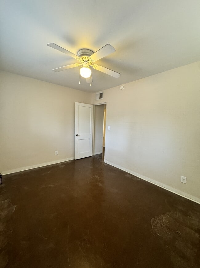 Building Photo - 6132 N 16th Dr