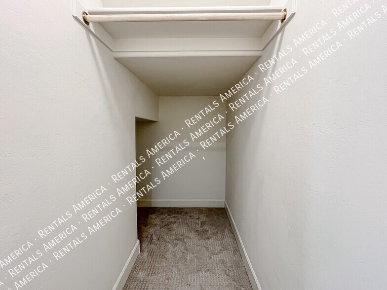 Building Photo - 657 W Browning Pl