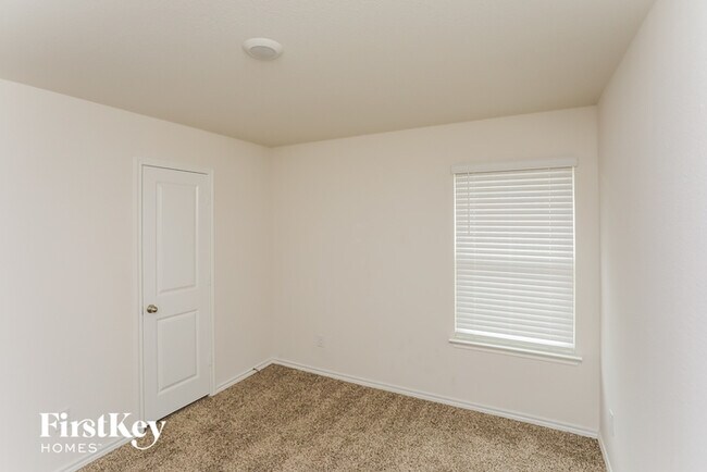 Building Photo - 2481 Conklin Dr