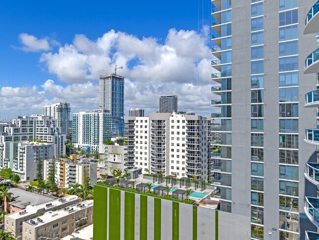 Building Photo - 725 NE 22nd St