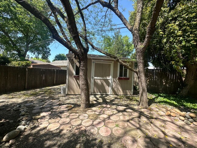 Building Photo - Spacious home in Green Acres coming soon!