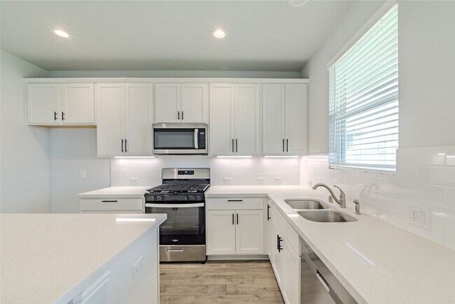 Building Photo - 10323 Birch Peak Dr