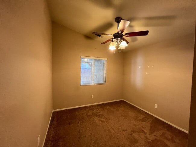 Building Photo - 3-bedroom single story in Merced!