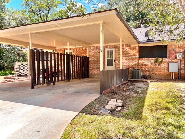 Building Photo - 2100 Austin St