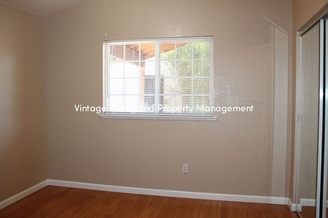 Building Photo - Just Back On The Renal Market Cozy 3 Bedro...