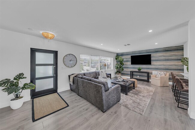 Building Photo - 3108 NE 42nd Ct