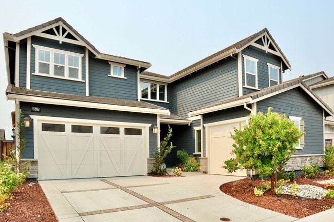 Primary Photo - Stunning 3,400 Square Foot Home For Rent! ...