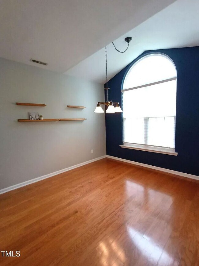 Building Photo - Sought After Riverwood Townhome!
