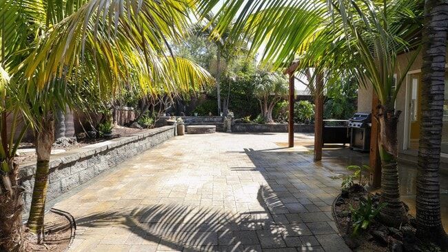 Building Photo - Beautifully Remodeled 3 Bed, 2 Bath Home i...
