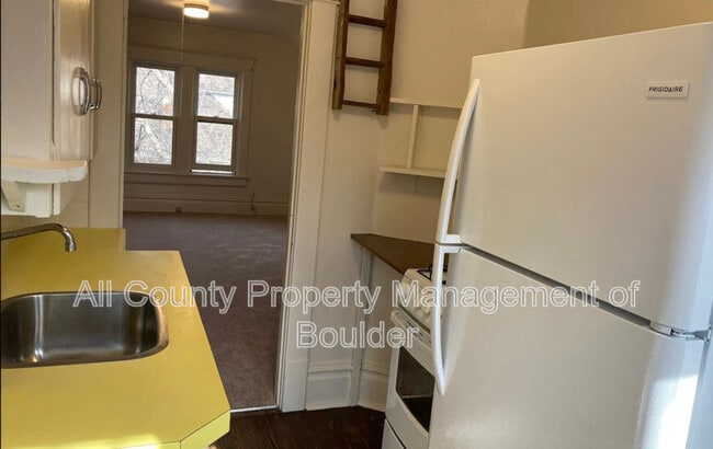 Building Photo - 1827 Grove St