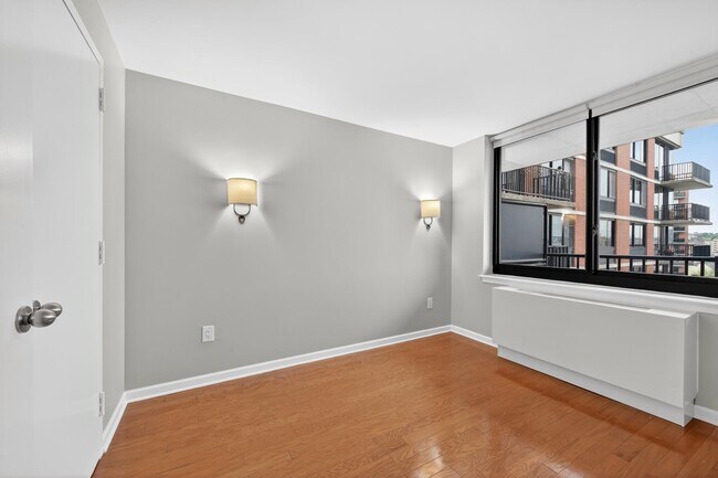 Building Photo - 700 Grove St