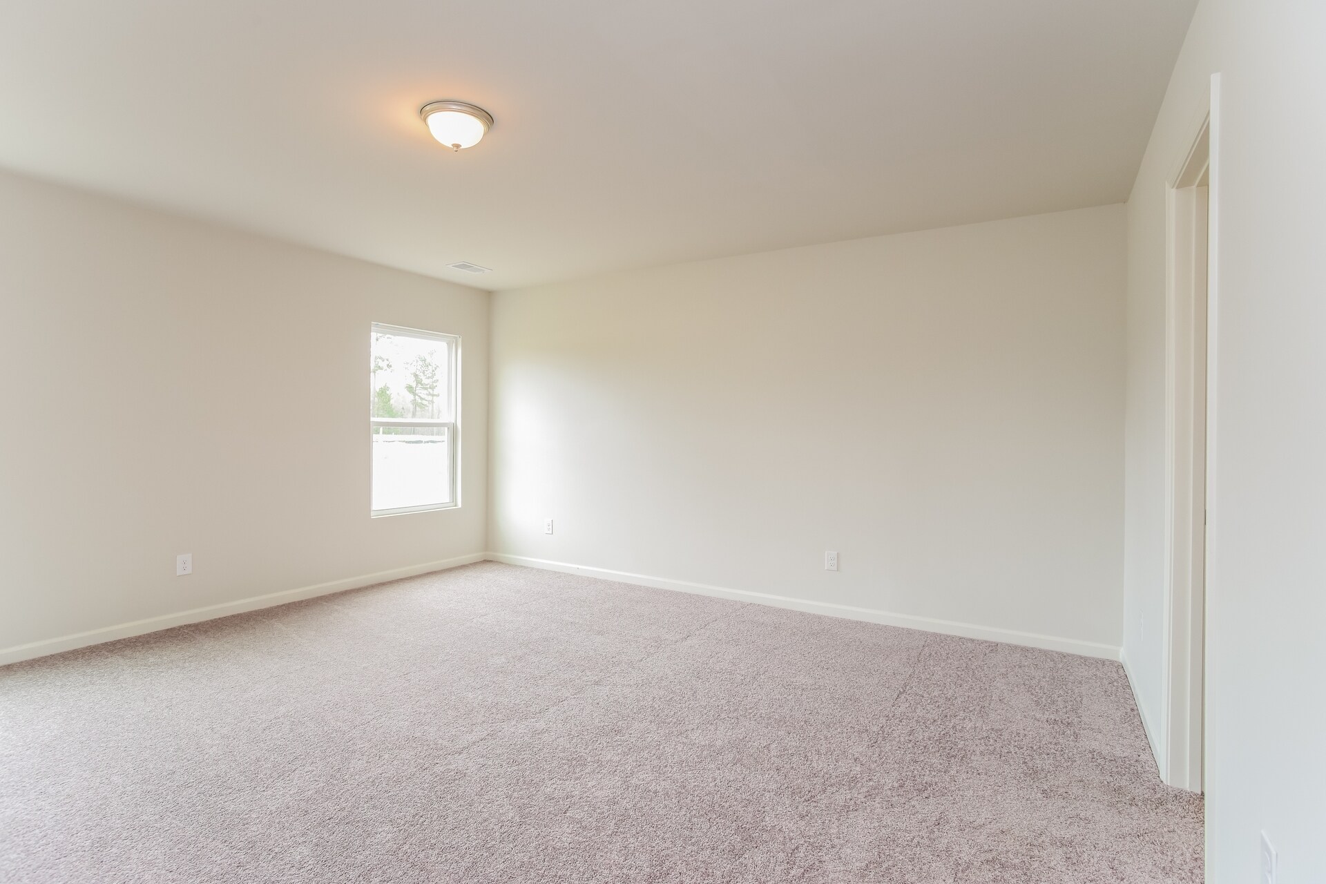 Building Photo - 4037 Lake Russell Dr