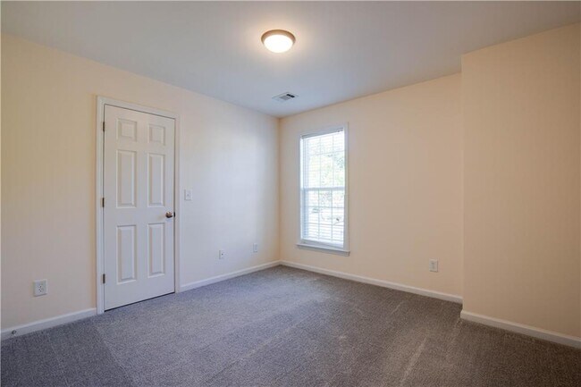 Building Photo - 2565 Vistoria Dr