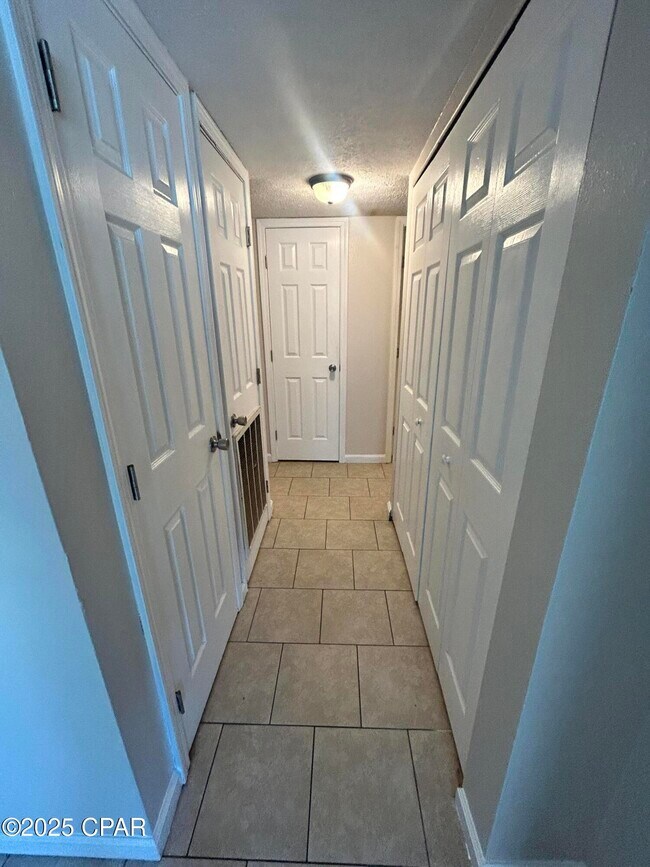 Building Photo - 3914 E 11th St