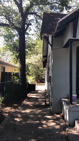 Building Photo - 930 N 11th St