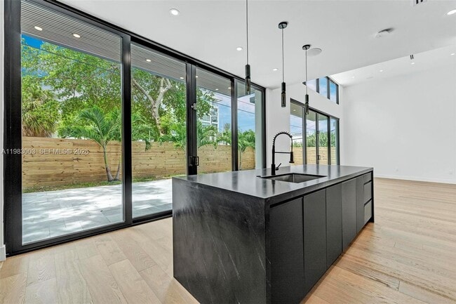 Building Photo - 630 NE 82nd St