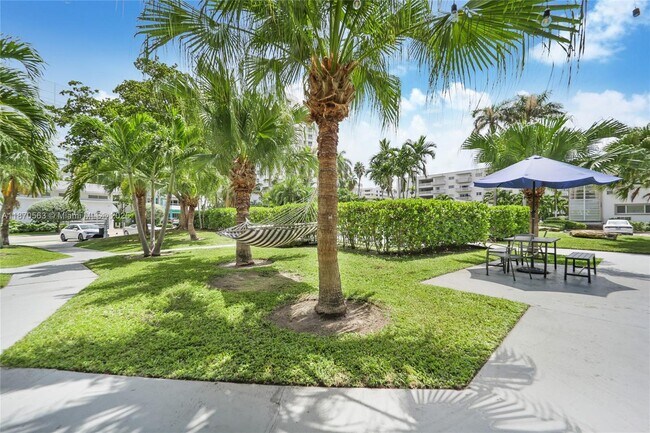 Primary Photo - 9800 E Bay Harbor Dr