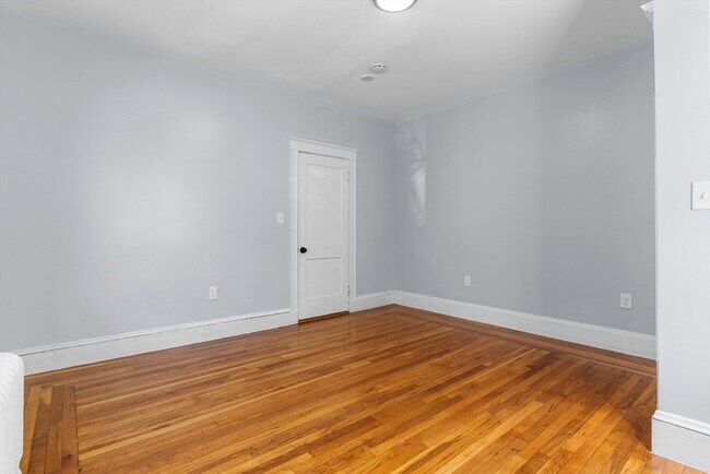 Building Photo - 570 Harvard St