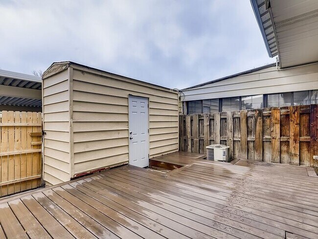 Building Photo - 13046 E Kansas Pl