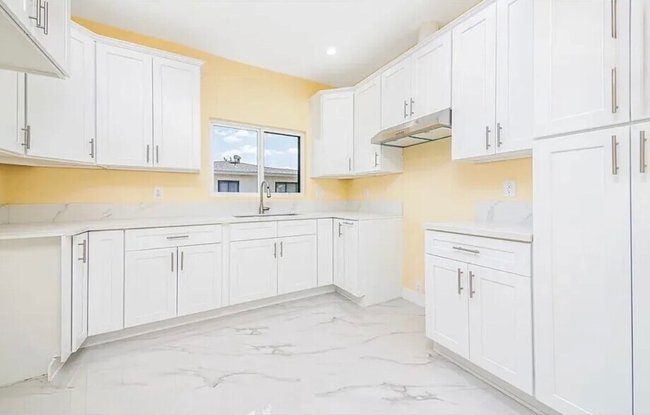 Building Photo - 10824 Foothill Blvd