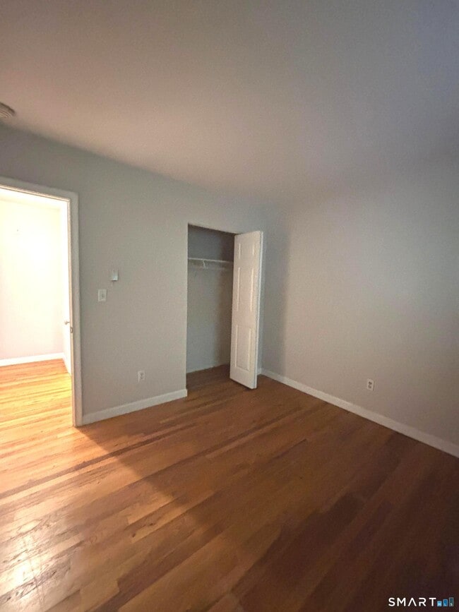 Building Photo - 1660 Farmington Ave