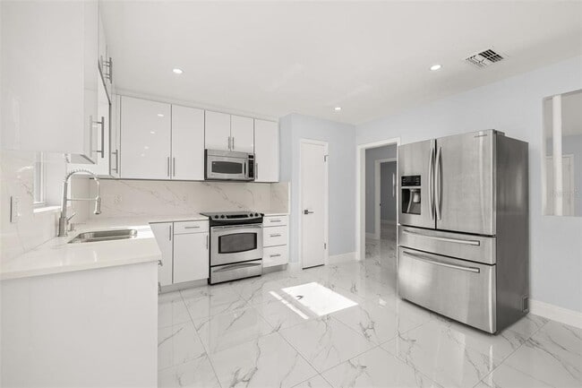 Building Photo - 930 Aultman Rd