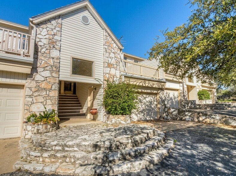Townhome Complex - 112 Lachite