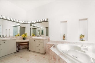 Building Photo - 5206 Topeka Dr