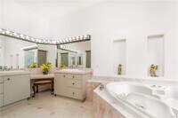 Building Photo - 5206 Topeka Dr